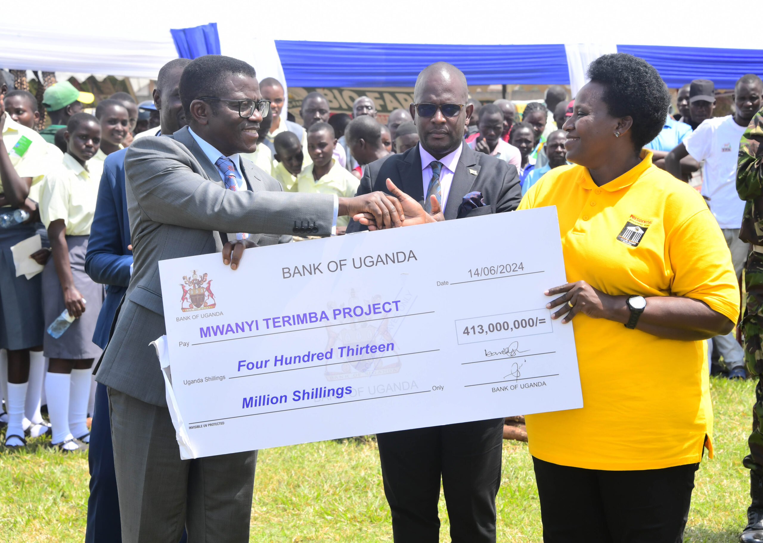 Museveni gives Shs413 million to Buganda Kingdom