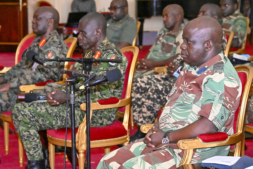 Museveni lectures Zimbabwe soldiers on Africa’ prosperity