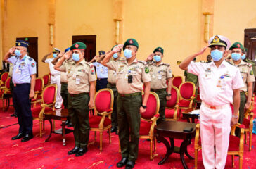 Officers from Bangaladesh National Defence College salute during their meeting with President Museveni at State House Entebbe on Wednesday Sept 11. PPU Photo..