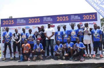 agroup-photo-of-the-king-Tooro-with-the-players-after-rewaring-them