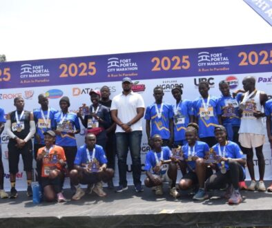 agroup-photo-of-the-king-Tooro-with-the-players-after-rewaring-them