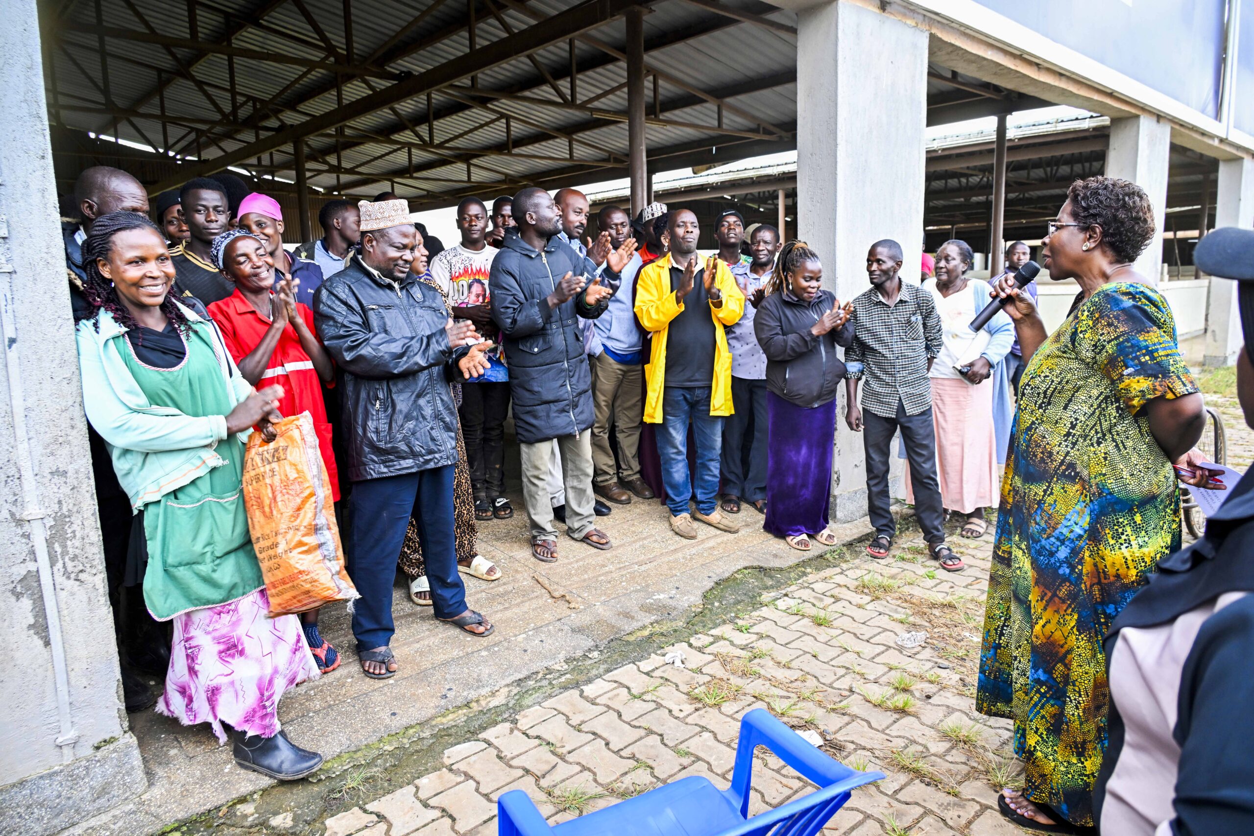 3-M7 gives financial support to Lukaya Highway market vendors Kalungu district 3-M7 gives financial support to Lukaya Highway market vendors Kalungu district