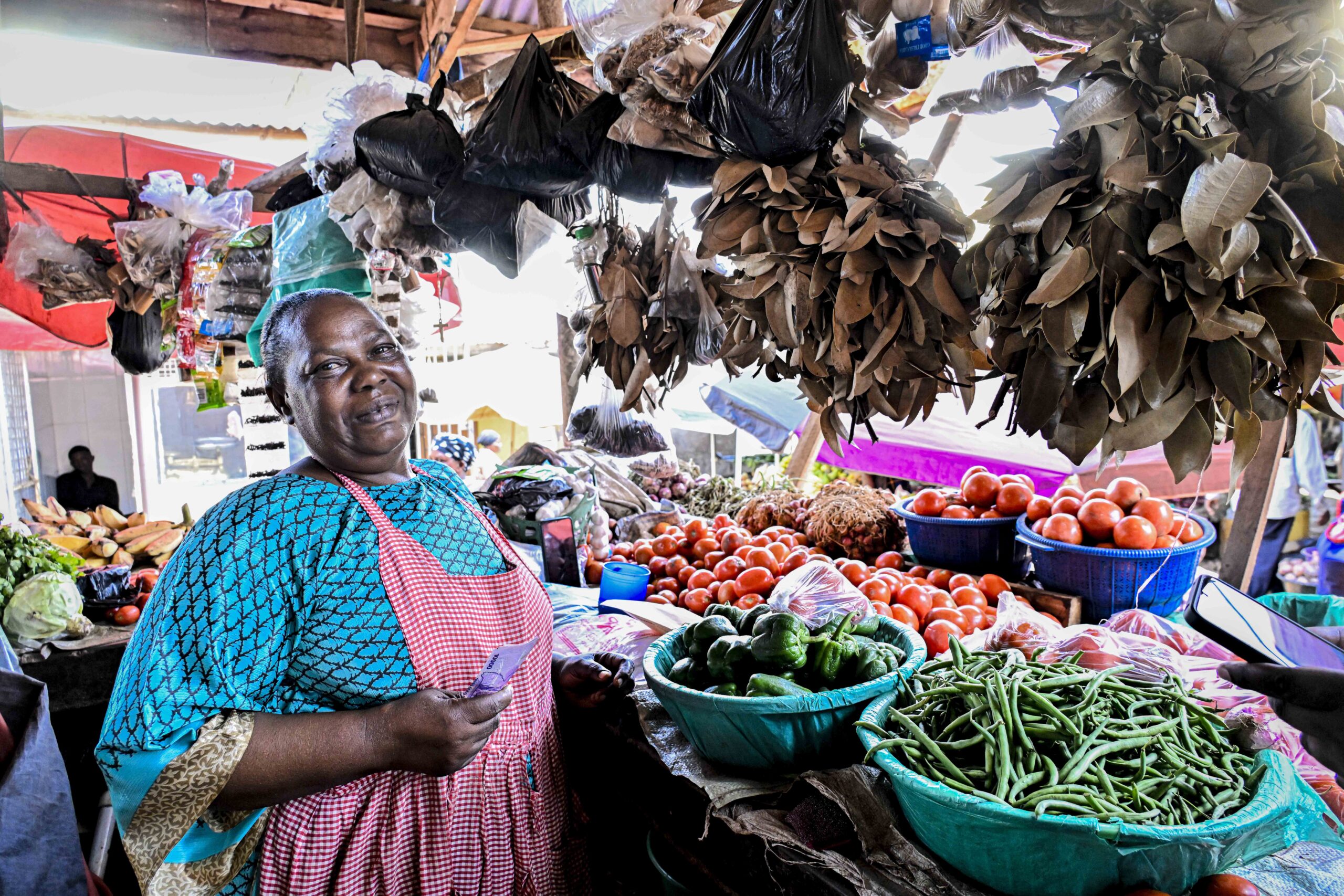 9-M7 gives financial support to 82 Movit market vendors in Wobulenzi town council in Luwero district