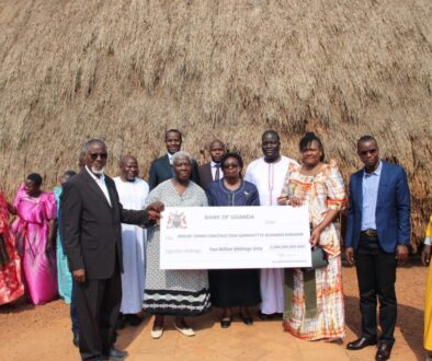 museveni-gives-buganda-shs2billion