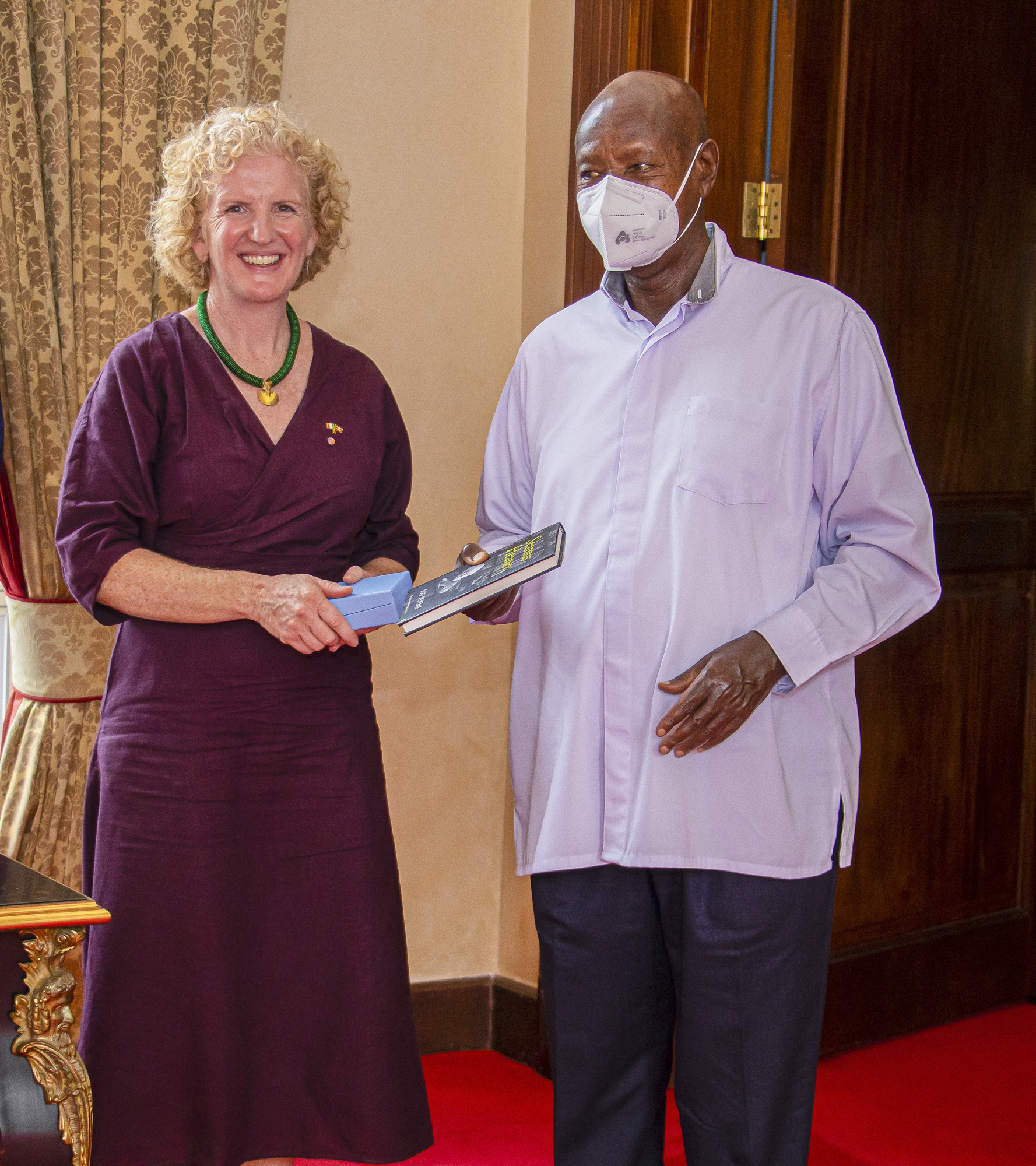 MS MARGARET GAYNOR ,AMBASADOR OF IRELAND TO UGANDA AND H.E KAGUTA MUSEVENI. MS MARGARET GAYNOR ,AMBASADOR OF IRELAND TO UGANDA AND H.E KAGUTA MUSEVENI.