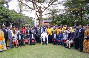 President Museveni poses for a photo with a group of Ugandans from the Diaspora after a meeting at Nakasero on Tuesday. PPU Photo.