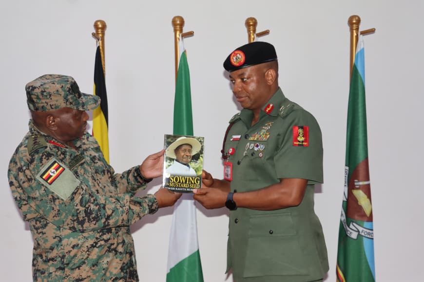 Brig-Gen-Nnemeka-Ogilia-gives-a-souvenir-to-Lt-Gen-Jack-Bakasumba