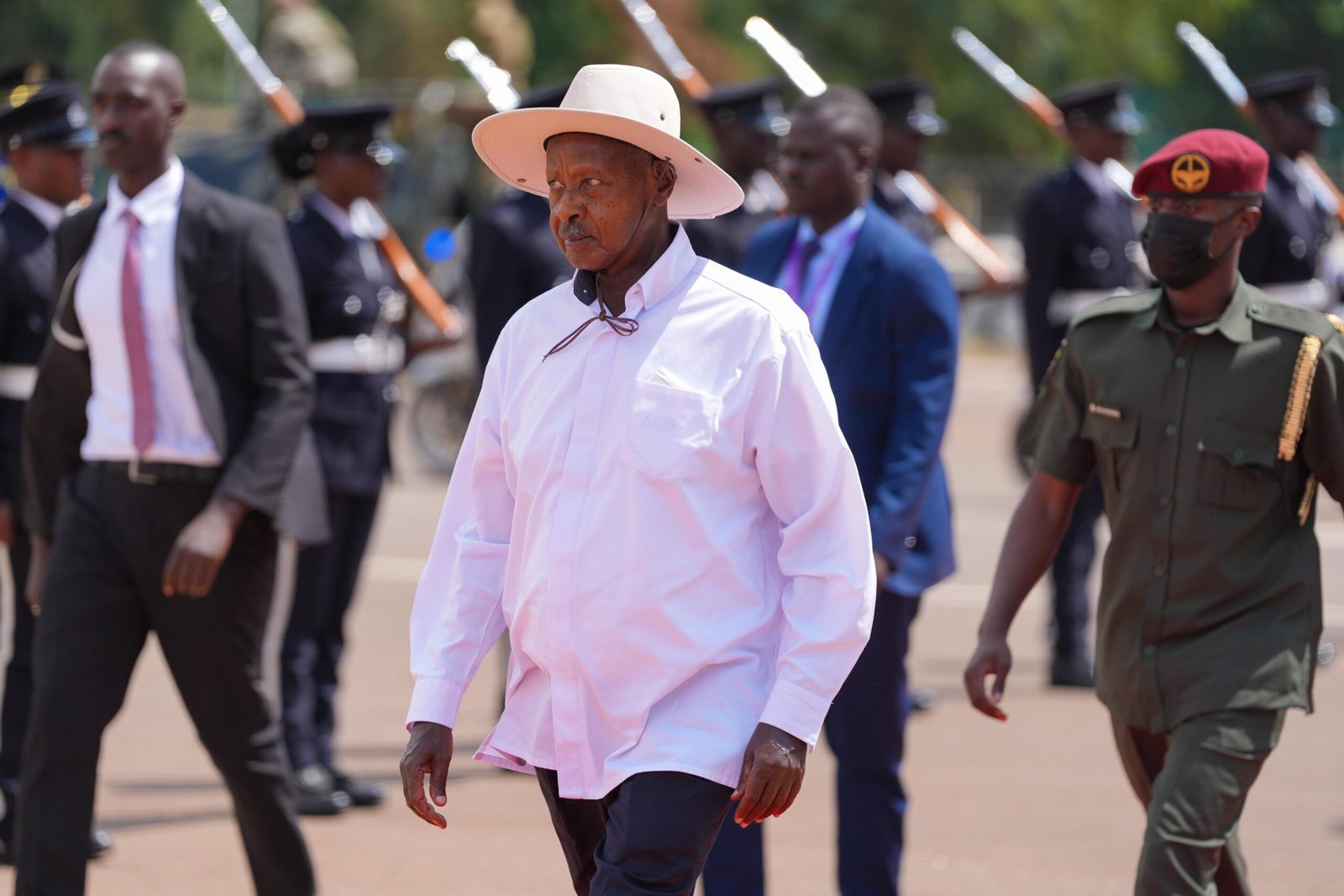 Museveni warns corrupt non-performing leaders