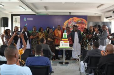 Cake cutting photo