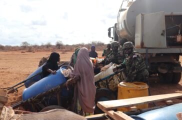 kdf-donate-water-to-somalia